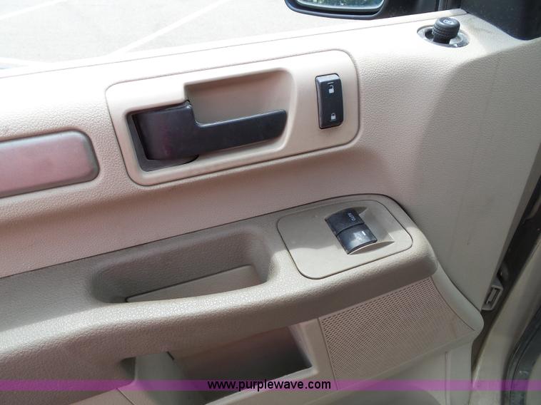 image for item J4829 2007 Ford Freestar van