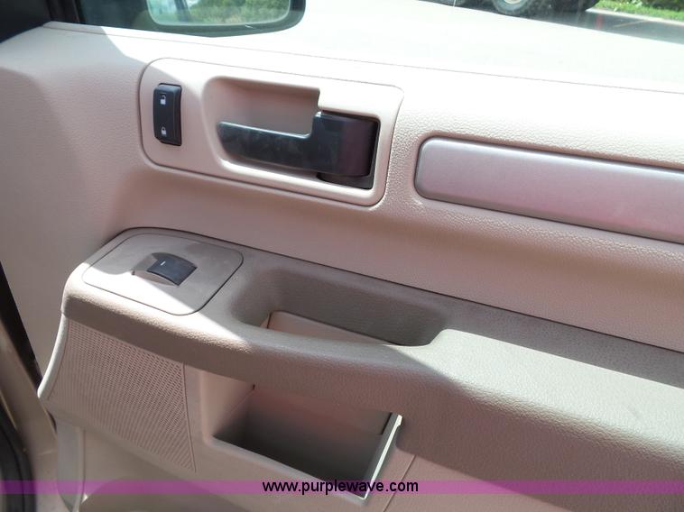 image for item J4829 2007 Ford Freestar van