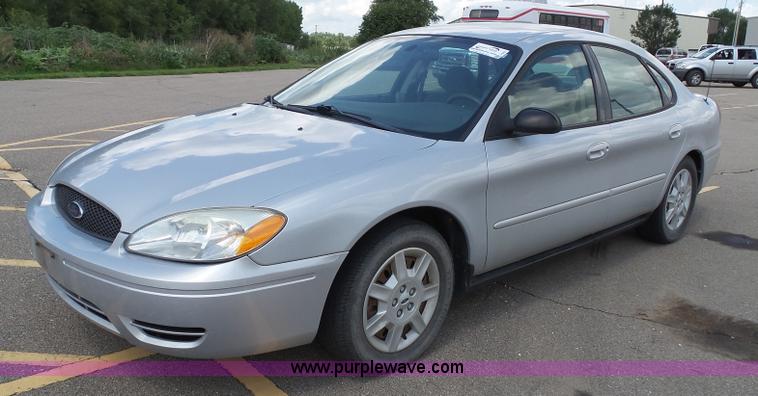 image for item J4831 2006 Ford Taurus SE