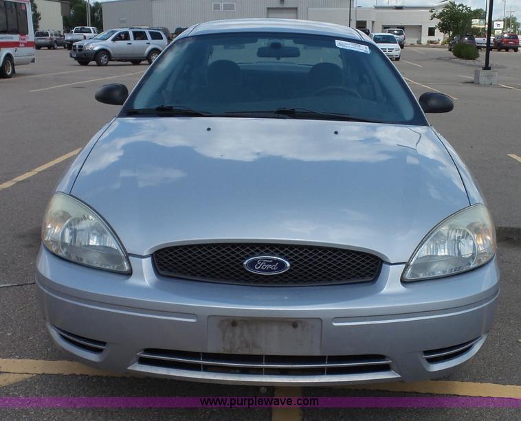 image for item J4831 2006 Ford Taurus SE