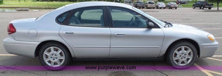 image for item J4831 2006 Ford Taurus SE