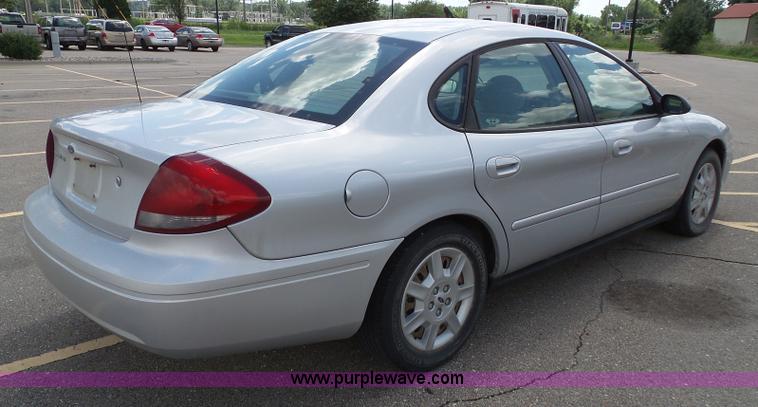 image for item J4831 2006 Ford Taurus SE