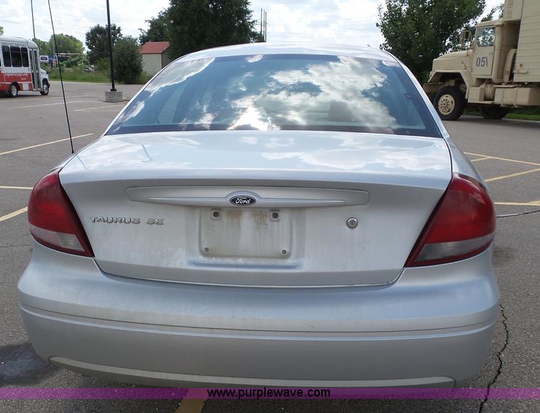 image for item J4831 2006 Ford Taurus SE