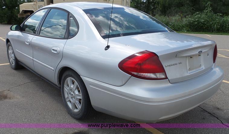 image for item J4831 2006 Ford Taurus SE