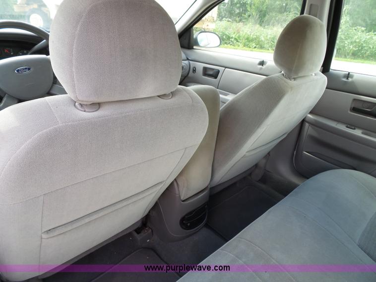 image for item J4831 2006 Ford Taurus SE