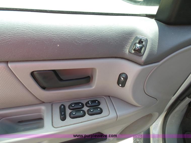 image for item J4831 2006 Ford Taurus SE