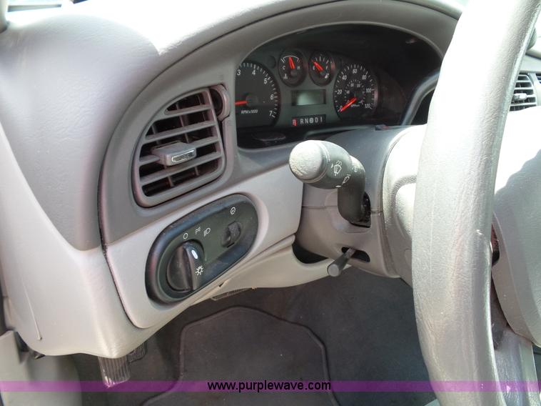 image for item J4831 2006 Ford Taurus SE