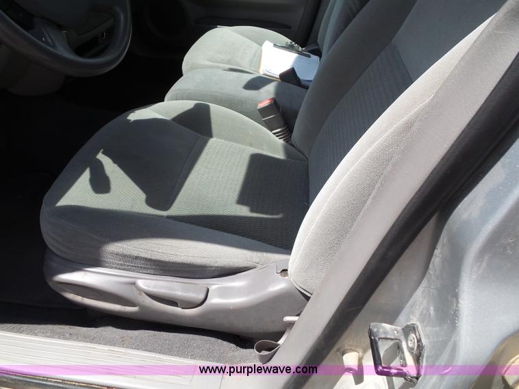 image for item J4831 2006 Ford Taurus SE