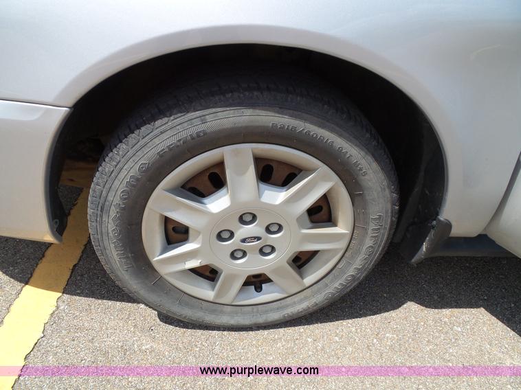 image for item J4831 2006 Ford Taurus SE