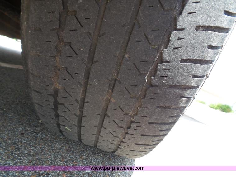 image for item J4831 2006 Ford Taurus SE