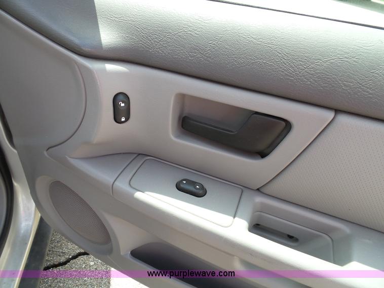 image for item J4831 2006 Ford Taurus SE