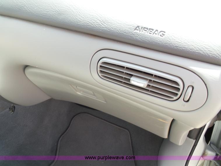 image for item J4831 2006 Ford Taurus SE