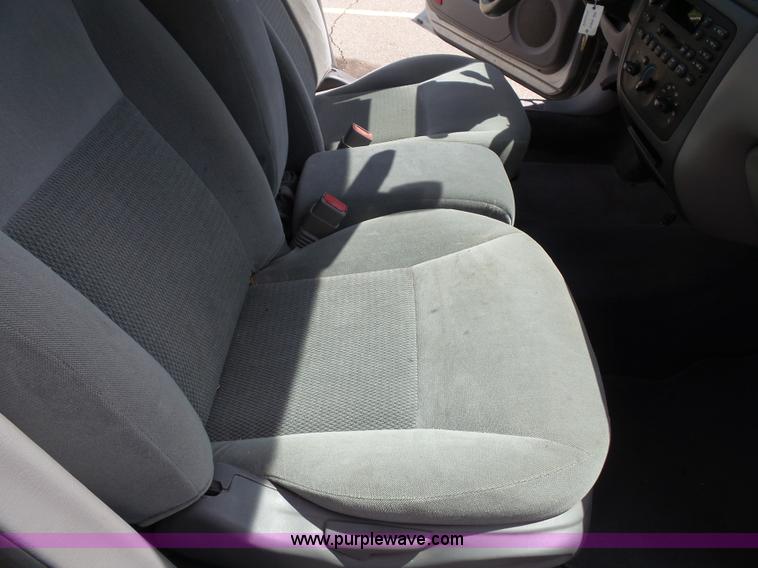 image for item J4831 2006 Ford Taurus SE