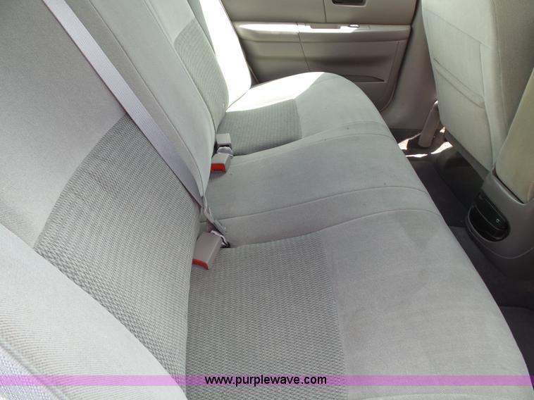 image for item J4831 2006 Ford Taurus SE