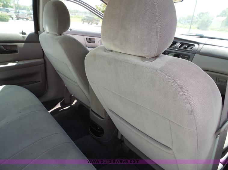 image for item J4831 2006 Ford Taurus SE