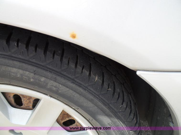 image for item J4831 2006 Ford Taurus SE