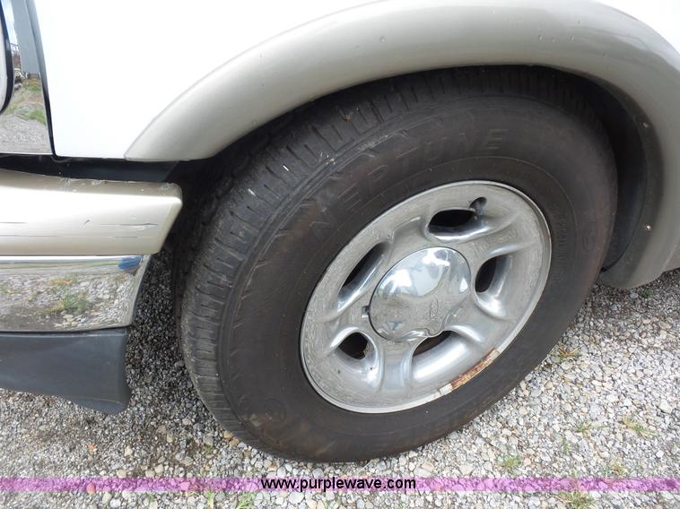 image for item K1614 2001 Ford F150 SuperCrew pickup truck