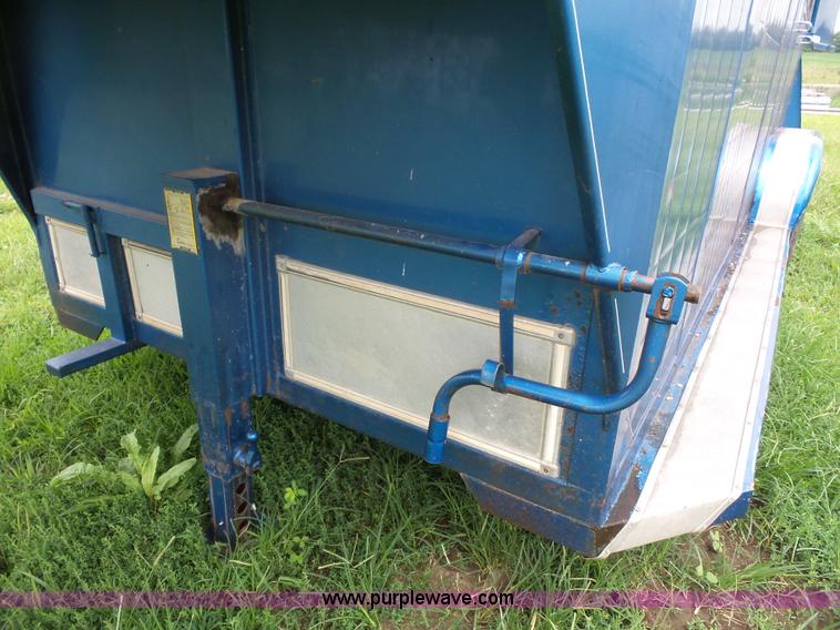 image for item K1617 1992 Sundowner enclosed gooseneck trailer