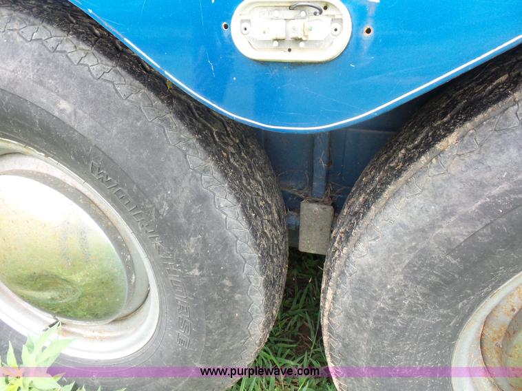 image for item K1617 1992 Sundowner enclosed gooseneck trailer