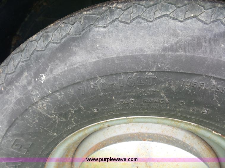 image for item K1617 1992 Sundowner enclosed gooseneck trailer