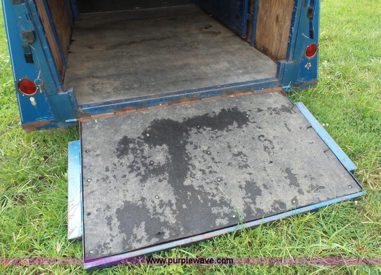 image for item K1617 1992 Sundowner enclosed gooseneck trailer