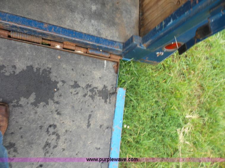 image for item K1617 1992 Sundowner enclosed gooseneck trailer