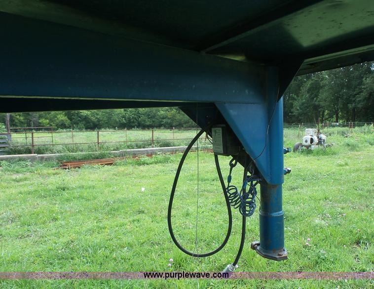 image for item K1617 1992 Sundowner enclosed gooseneck trailer