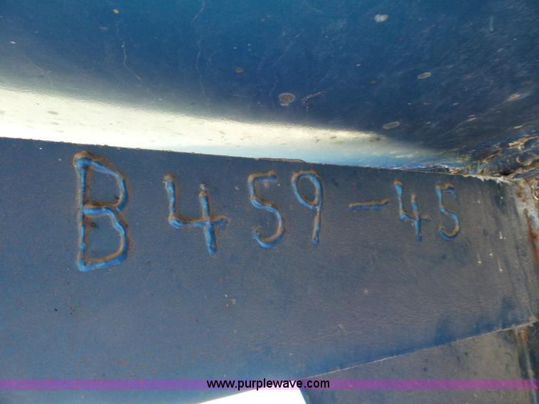 image for item K1617 1992 Sundowner enclosed gooseneck trailer