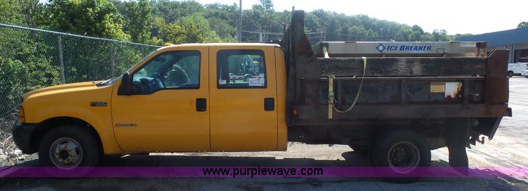 image for item K1620 2001 Ford F350 Super Duty Crew Cab flatbed pickup truck