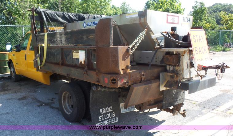 image for item K1620 2001 Ford F350 Super Duty Crew Cab flatbed pickup truck