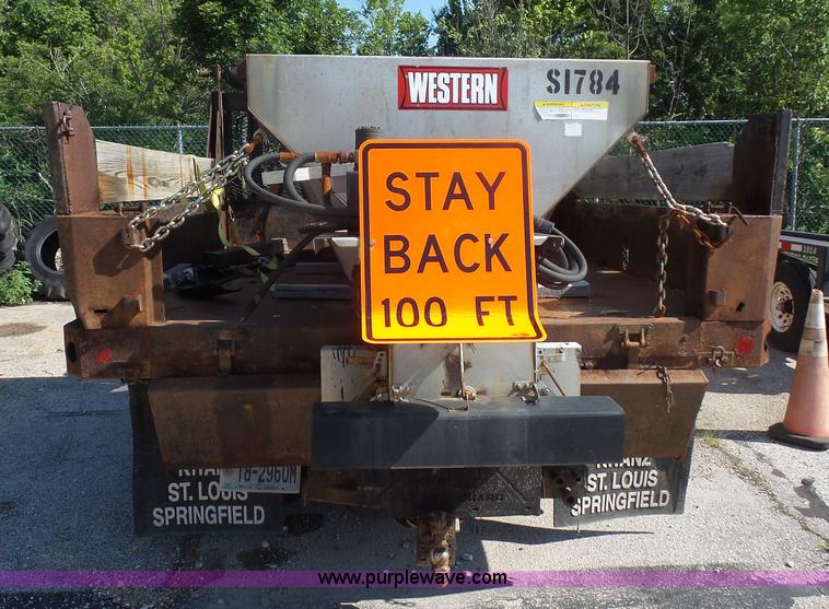 image for item K1620 2001 Ford F350 Super Duty Crew Cab flatbed pickup truck