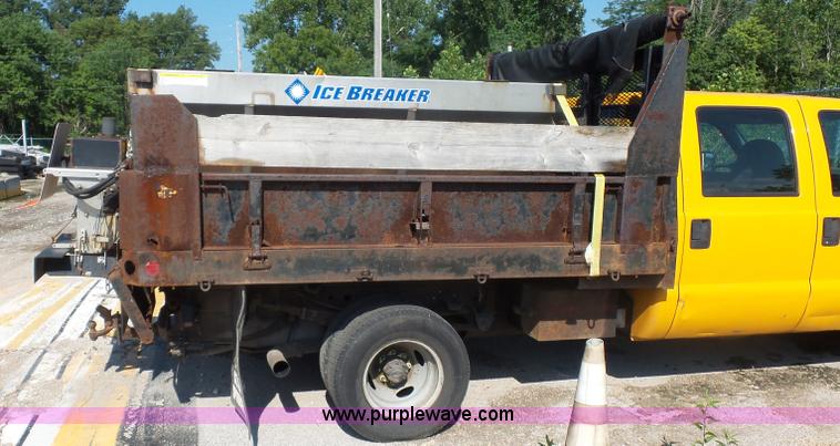 image for item K1620 2001 Ford F350 Super Duty Crew Cab flatbed pickup truck