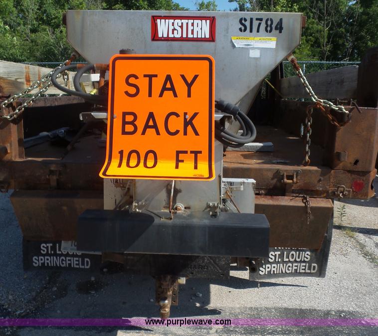 image for item K1620 2001 Ford F350 Super Duty Crew Cab flatbed pickup truck