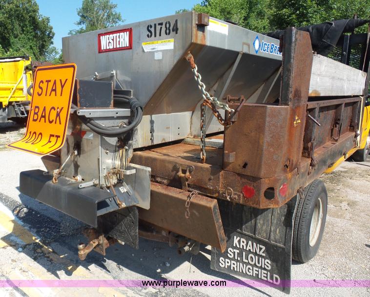 image for item K1620 2001 Ford F350 Super Duty Crew Cab flatbed pickup truck