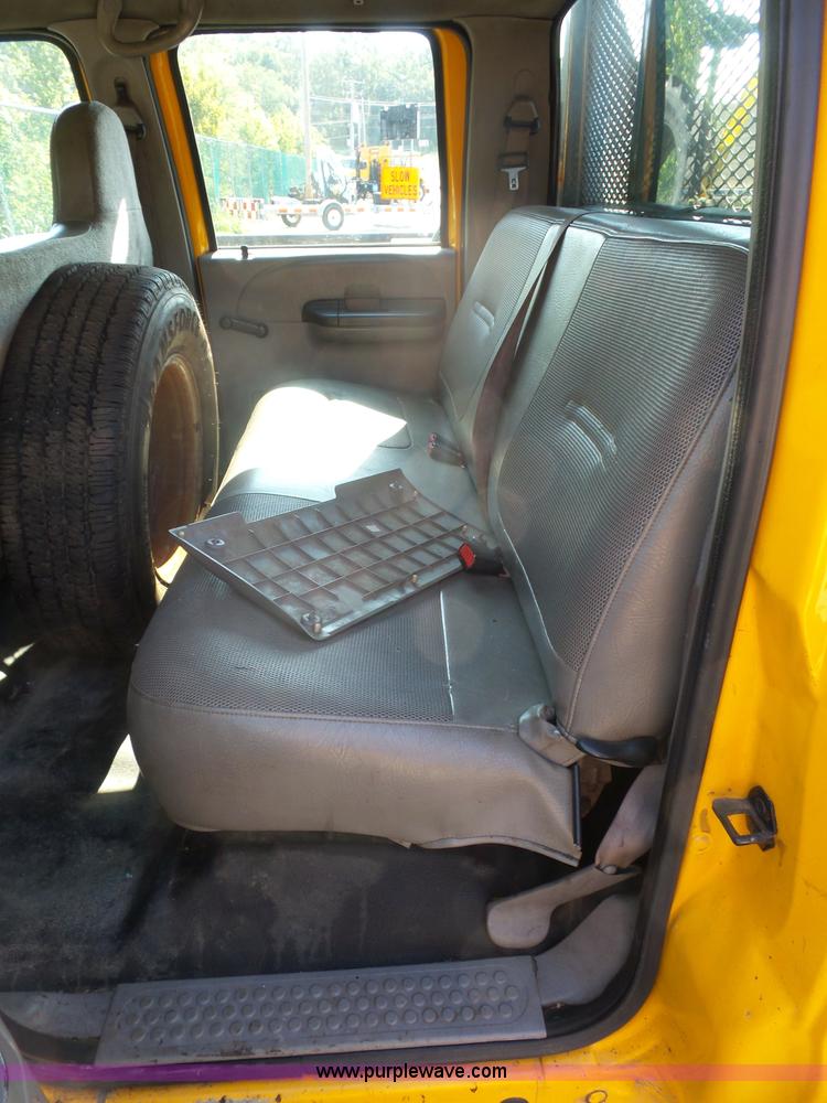 image for item K1620 2001 Ford F350 Super Duty Crew Cab flatbed pickup truck