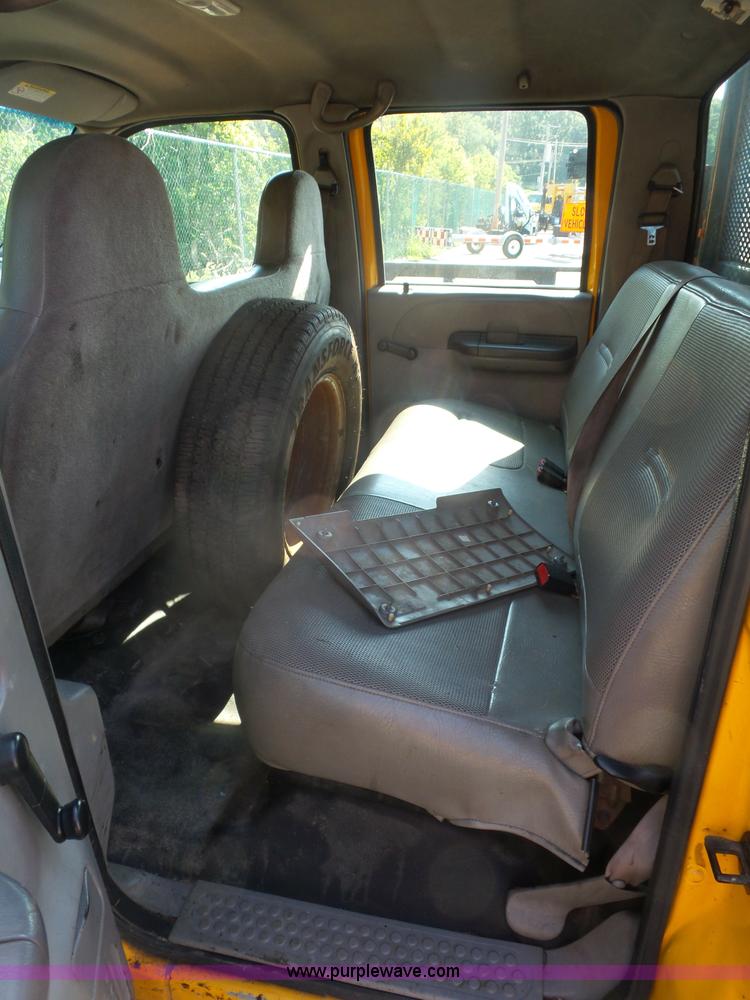 image for item K1620 2001 Ford F350 Super Duty Crew Cab flatbed pickup truck