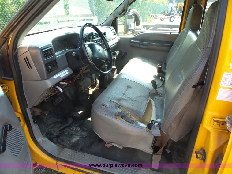 image for item K1620 2001 Ford F350 Super Duty Crew Cab flatbed pickup truck