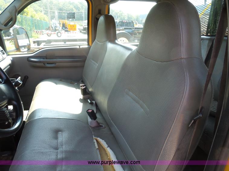 image for item K1620 2001 Ford F350 Super Duty Crew Cab flatbed pickup truck