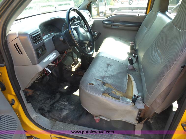 image for item K1620 2001 Ford F350 Super Duty Crew Cab flatbed pickup truck