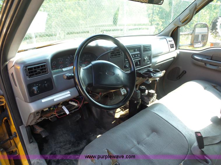 image for item K1620 2001 Ford F350 Super Duty Crew Cab flatbed pickup truck