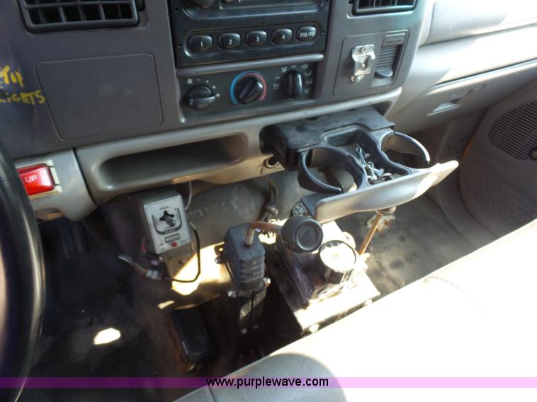 image for item K1620 2001 Ford F350 Super Duty Crew Cab flatbed pickup truck