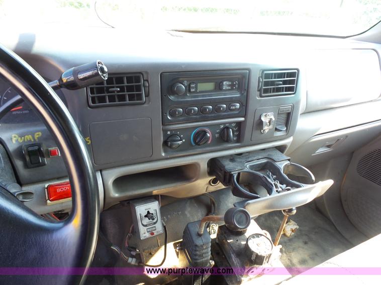 image for item K1620 2001 Ford F350 Super Duty Crew Cab flatbed pickup truck