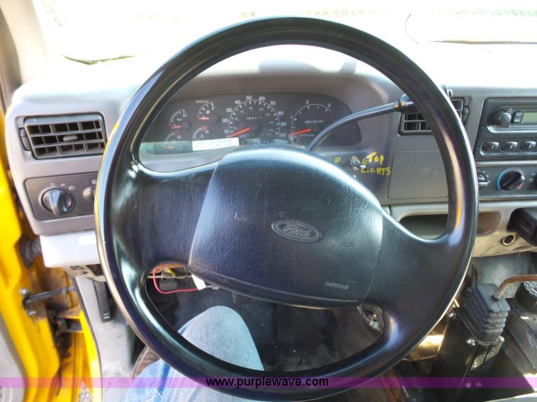 image for item K1620 2001 Ford F350 Super Duty Crew Cab flatbed pickup truck