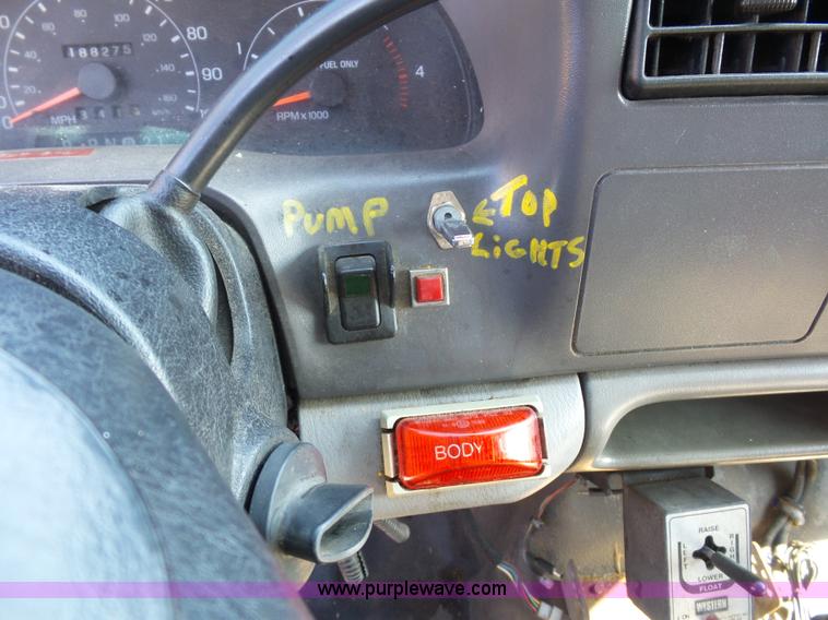 image for item K1620 2001 Ford F350 Super Duty Crew Cab flatbed pickup truck