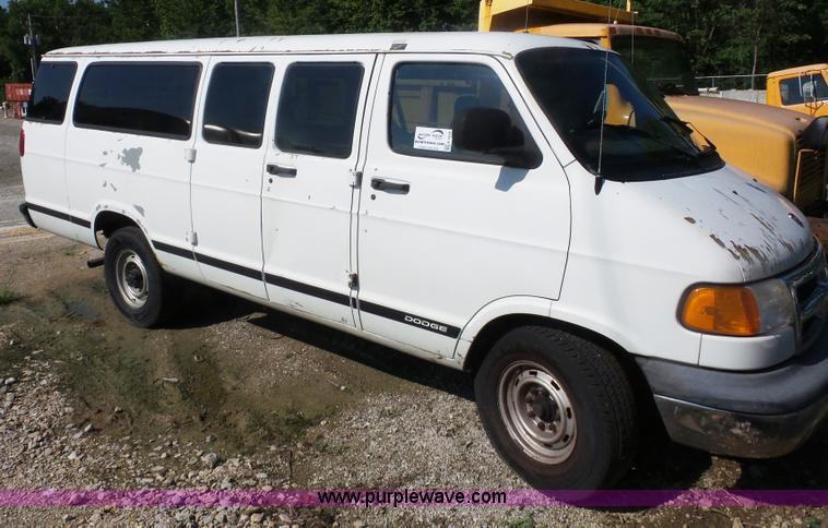 image for item K1628 2000 Dodge Ram Wagon B3500 Maxi van