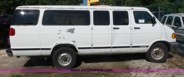 image for item K1628 2000 Dodge Ram Wagon B3500 Maxi van