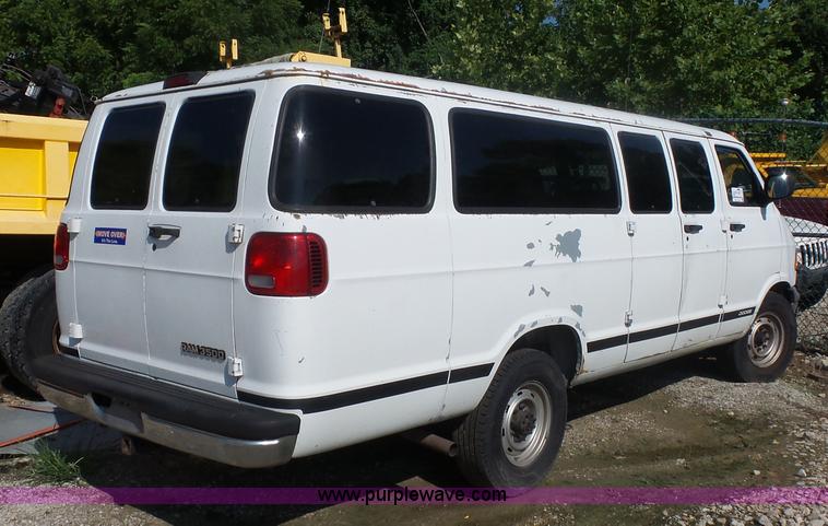 image for item K1628 2000 Dodge Ram Wagon B3500 Maxi van