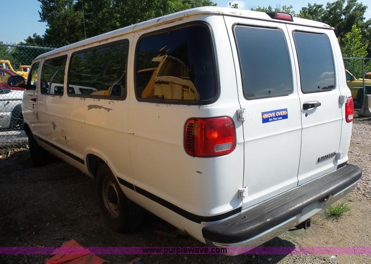 image for item K1628 2000 Dodge Ram Wagon B3500 Maxi van