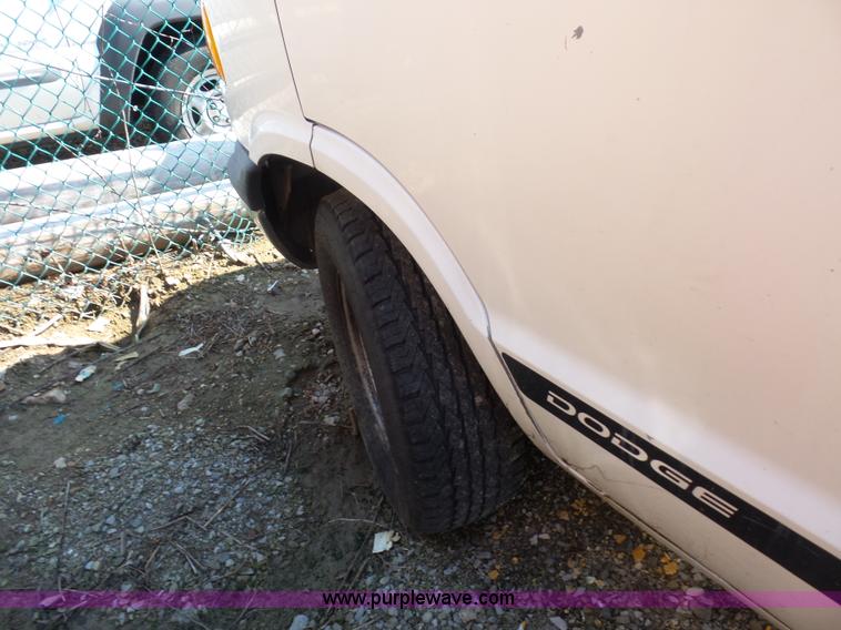 image for item K1628 2000 Dodge Ram Wagon B3500 Maxi van