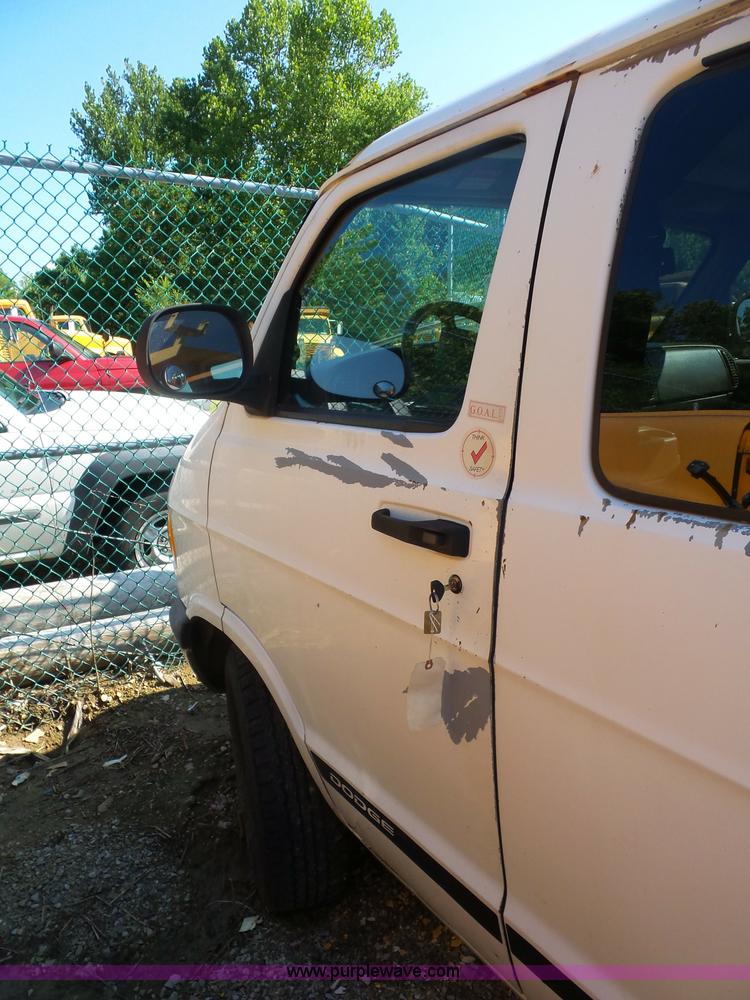 image for item K1628 2000 Dodge Ram Wagon B3500 Maxi van